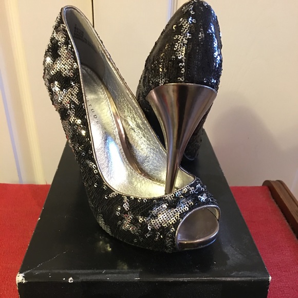 These shoes really give your attitude/ sequins shade black and silver - Picture 2 of 2